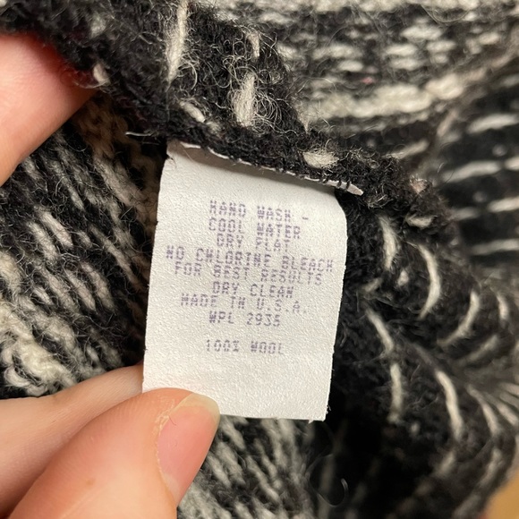 SOLD VTG Alps Fine Women’s Apparel, 100% Wool Button Front Sweater, circa 1990 - Picture 7 of 7